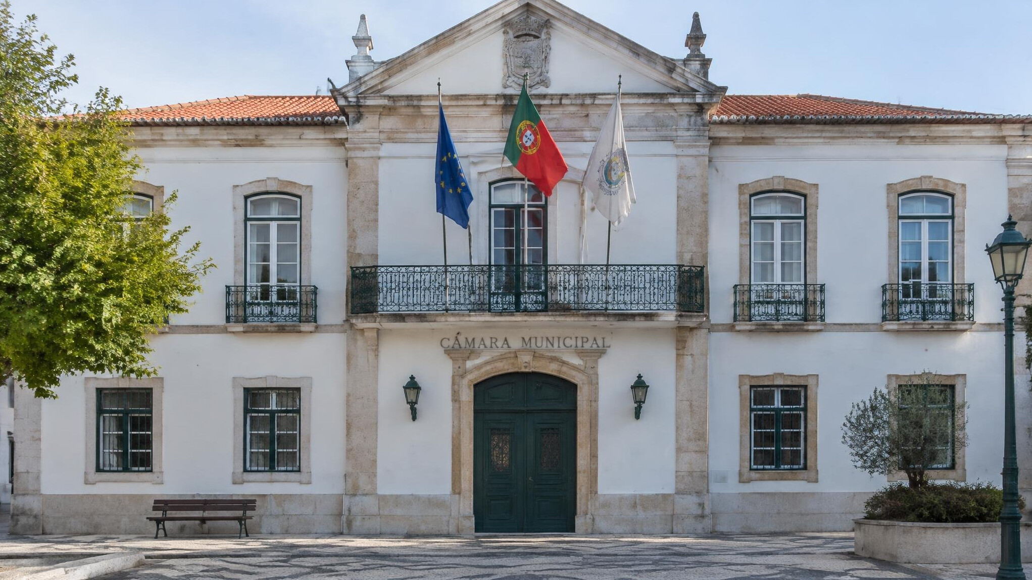 Exterior of a Portuguese municipal government building